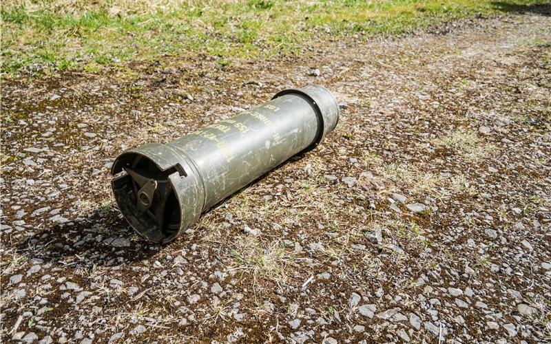 Spaziergänger stößt in Waldenbuch im Wald auf Phosphorbombe Die Phosphorbombe rief den Kampfmittelbeseitigungsdienstauf den Plan. GB-Foto: SDMG/Dettenmeyer