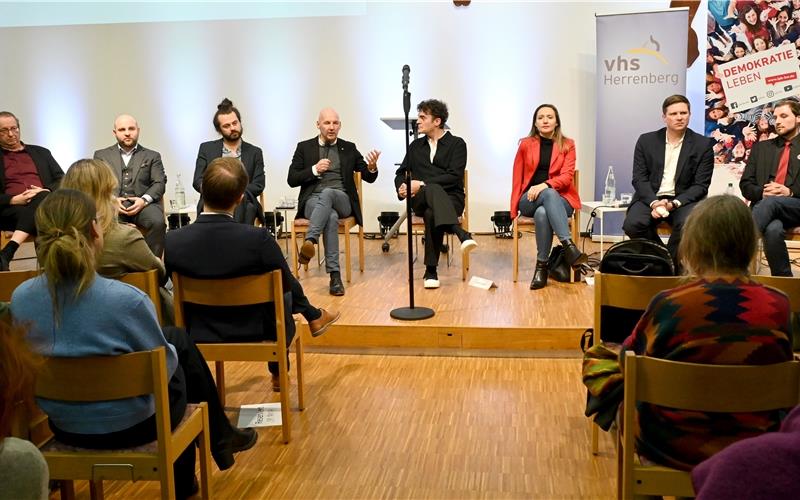 Die Podiumsdiskussion mit den Kandidaten hatten die Volkshochschule, Evangelische Erwachsenenbildung, Landeszentrale für politische Bildung sowie die evangelisch-methodistische und katholische Kirche organisiert. GB-Foto: Holom