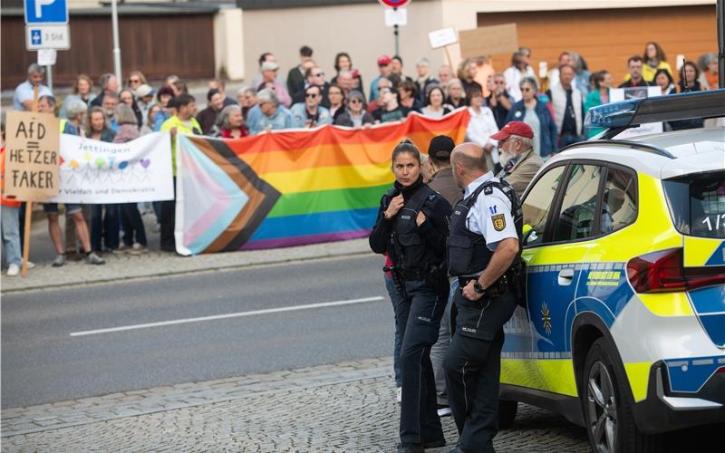 Die Polizei ist im Einsatz beim AfD-Bürgerdialog und den damit verbundenen Protestaktionen.GB-Foto: Schmidt