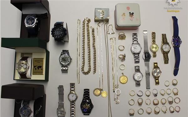 Die Polizei sucht die Eigentümer der Wertsachen. GB-Foto: gb