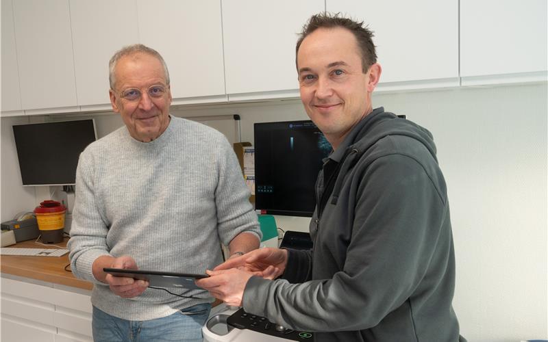 Die Praxisübergabe in Entringen haben Dr. Volker Stückle (links) und Dr. Dennis Schill vollzogen. GB-Foto: Schmidt
