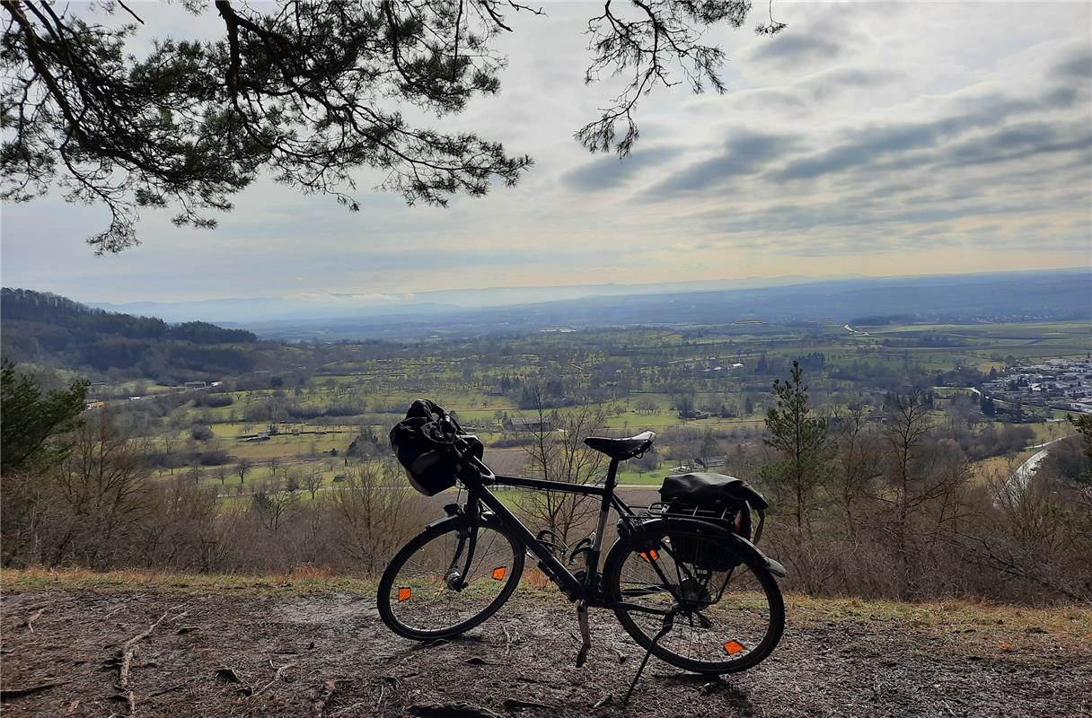 Die Radsaison ist eröffnet: Werner Lang aus Gärtringen genießt den Ausblick vom ...