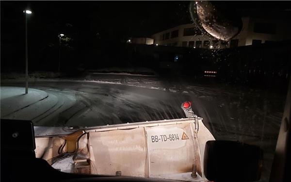 Die Räum- und Streufahrzeuge rücken bei Bedarf schon um 3 Uhr aus. GB-Foto: gb