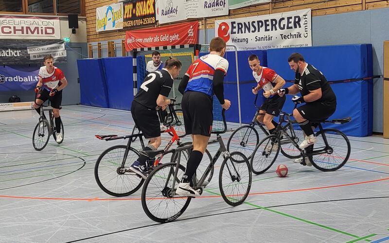 Die Rekordmeister RV Gärtringen und RSV Waldrems (schwarz) gehören erneut zu den Titelfavoriten. GB-Foto: Stadthagen
