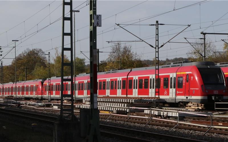 Wegen Sperrungen: Brandbrief des Landrats an die Deutsche Bahn Die S-Bahn in HerrenbergGB-Foto (Archiv): Bäuerle