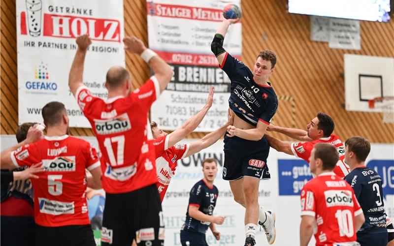 Die SG H2Ku Herrenberg (Kenneth Stiegen beim Wurf) ließ sich nicht kleinkriegen. GB-Foto: Eibner/Wörn
