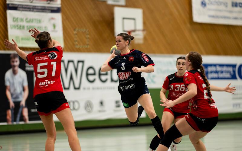 Die SG H2Ku Herrenberg (Nadine Schäberle am Ball) will gegen den TV Gerhausen zurück in die Erfolgspur finden. GB-Foto: Eibner/Ulmer
