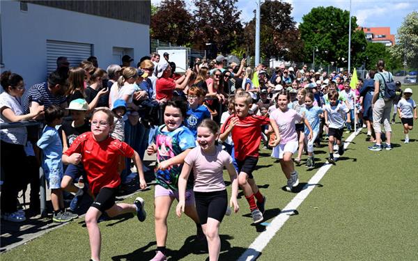 Die Schüler machten mit großem Eifer mit. GB-Foto: Holom