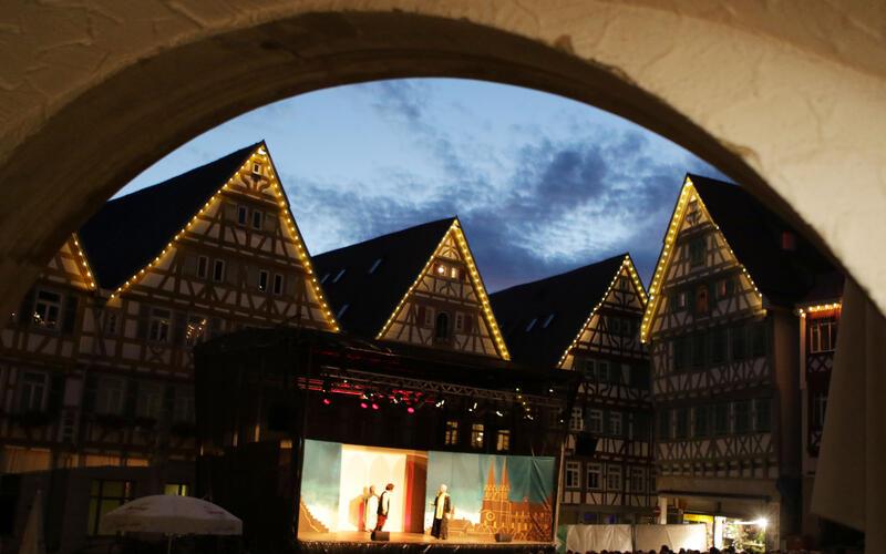 Die „Sommerfarben“ bieten wieder ein buntes Programm – unter anderem mit Straßengalerie, dem 48er-Festival und einem Gastspiel der Tribute-Show „Simply Tina“.GB-Fotos: gb/Archiv