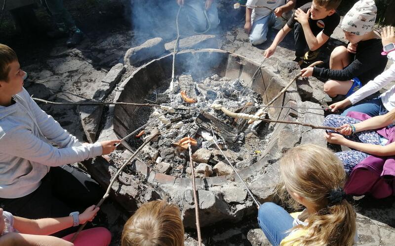 Die Sommerferienfreizeit lud in die freie Natur inklusive Grillen. GB-Foto