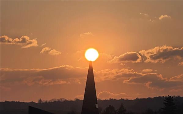 Die Sonne treibt es auf die Spitze (gesehen von Bruno Schölzel aus Herrenberg)