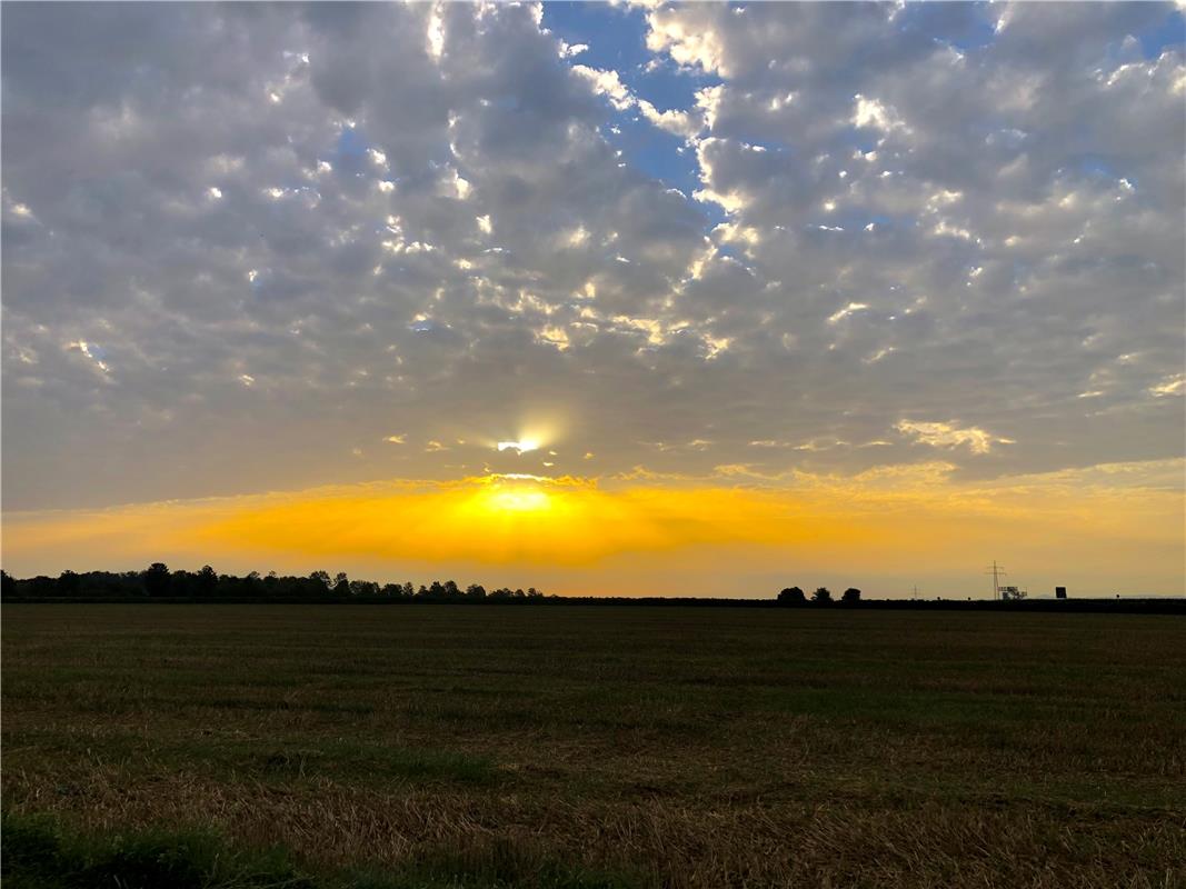 Die Sonne zeigt sich nochmals von ihrer Strecke.  Von Eckbert Kaiser aus Hailfin...