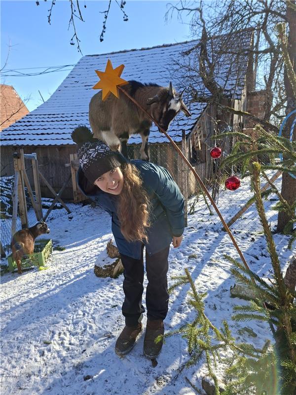Die Sternsinger waren auch bei den Ziegen. Diese hier heißt Lilly.  Von Friederi...