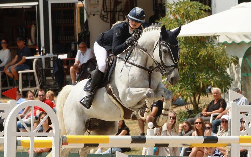 Die Tailfingerin Anastasia Wetzstein (24/TV RG Gültstein) und Liviane werden im Großen Preis von Albführen Final-Vierte. GB-Foto: Häusler