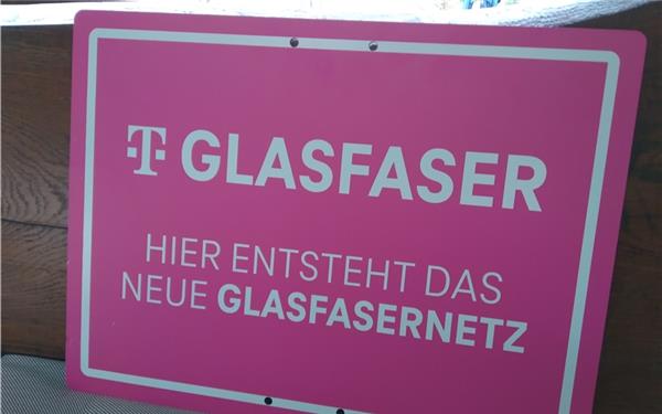 Die Telekom will mit dem Glasfaserausbau Tempo machen auf der Datenautobahn. GB-Foto: gb