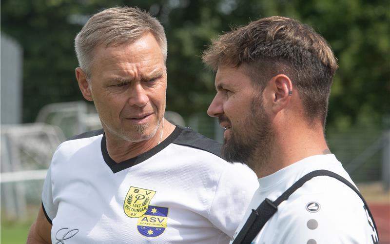 Die Trainer Jörg Eyth (links) und Fabian Grammer bleiben der SG Poltringen/Pfäffingen treu. GB-Foto: Schmidt