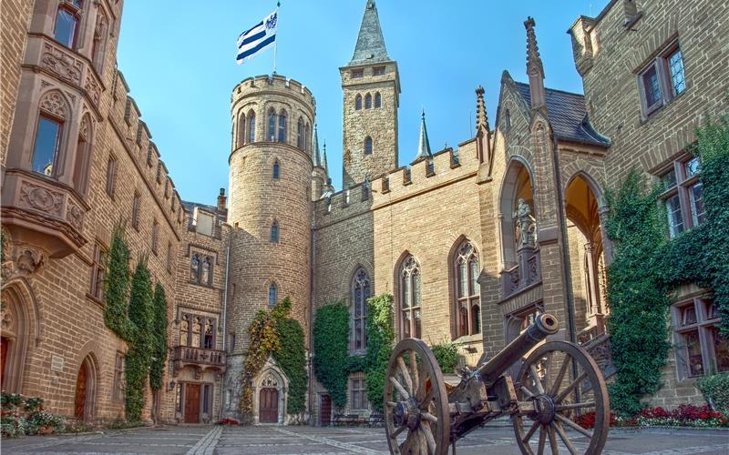 „Gäubote“-Familien-Tour: Deutsche Geschichte vor prächtiger Kulisse Die Ursprünge des Schlosses reichen ins 11. Jahrhundert zurück. GB-Foto: Burg Hohenzollern