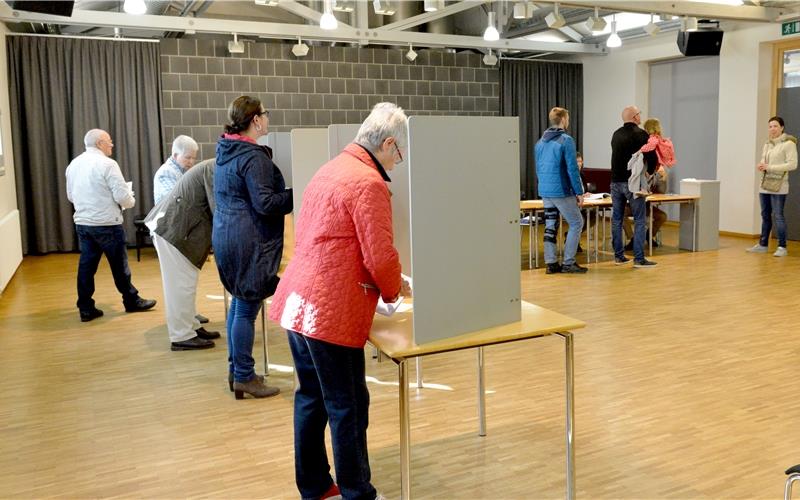 Die Wahlbeteiligung bei der Bundestagswahl lag im Jahr 2017 im Landkreis Böblingen bei 80 Prozent. Das Foto zeigt das Wahllokalin der Herrenberger Musikschule GB-Foto (Archiv): Holom