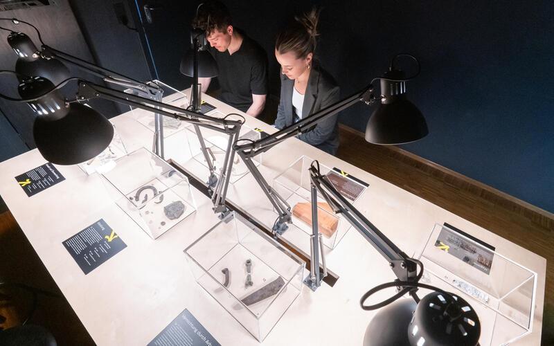 Die Wanderausstellung „Das KZ vor der Haustür“ macht Station in Tailfingen. GB-Foto: Vecsey