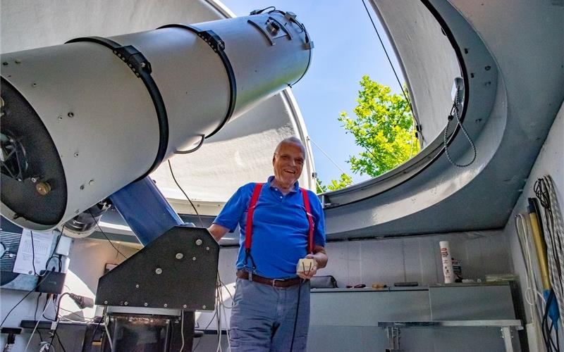 Die Welt vonHobbyastronom Rolf Apitzsch hat sich in den letzten Jahrzehnten verändert. Lichtverschmutzung macht das Sternebeobachten schwieriger. GB-Fotos: Geisel