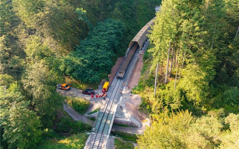 Die Wiederinbetriebnahme der Hermann-Hesse-Bahn kommt voran. GB-Foto: gb