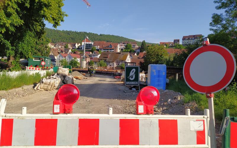 Die Wildberger Ortsdurchfahrt (B 463): Endstation Baustelle. GB-Foto: Reichert