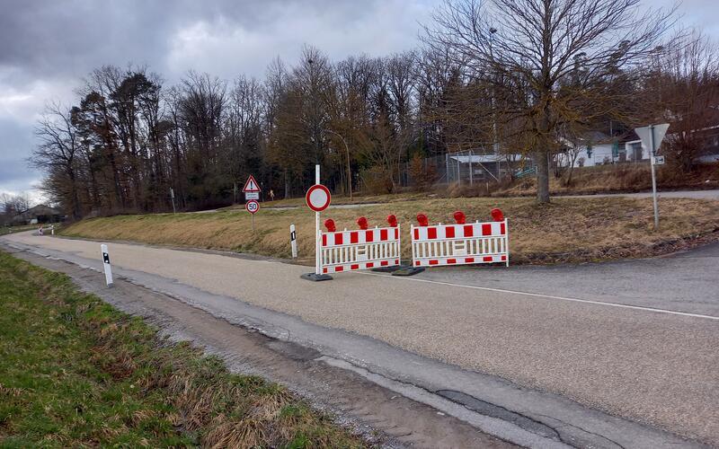 Die Zufahrt zum TVN-Sportheim (rechts im Hintergrund) dürfte Ende des Jahres aufgrund der Sanierung der Sindlinger Straße sporadisch erschwert sein. GB-Foto: gb