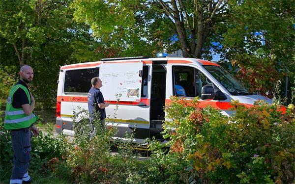 Die Zugführer Torben Voskuhl (links) und Max Beck leiteten den DRK-Einsatz im Tennental. GB-Foto: Reichert