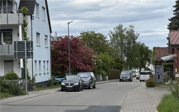 Die ausstehenden Restarbeiten beim Mötzinger Glasfaserausbau sowie die Ausgrabung in der Öschelbronner Straße sollen möglichst zeitnah abgeschlossen werden. GB-Foto: Priestersbach