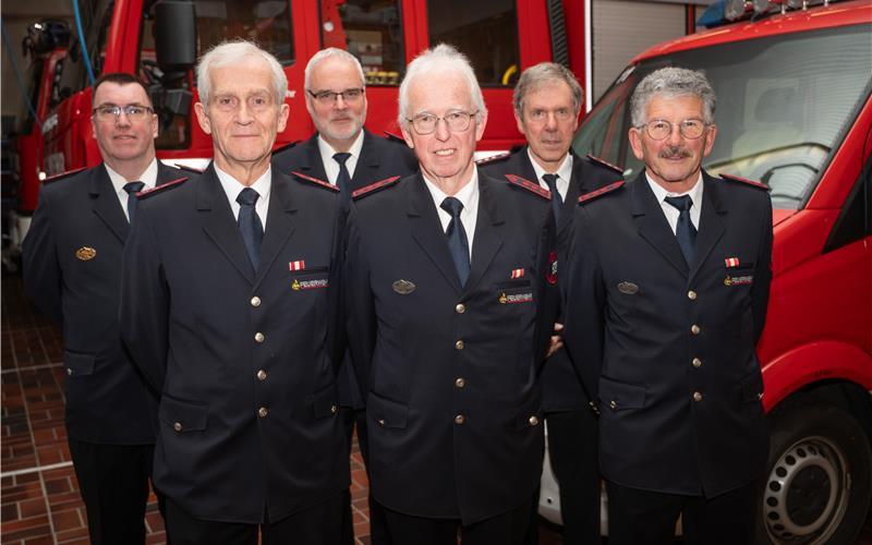 Die bei der Jahreshauptversammlung geehrten Feuerwehrmitglieder aus Bondorf: (von links) Patrick Weimer, Roland Kern, Markus Utz, Walter Gauß, Adolf Mast und Taugott Öhrlich. GB-Foto: Schmidt