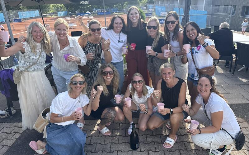 Die beiden Damen-30-Teams konnten beim Saisonabschlussfest des TC Herrenberg ausgelassen feiern. GB-Foto: gb
