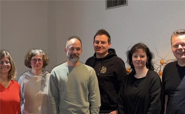 Die beiden Gültsteiner Vereinsvorsitzenden Tanja Gobert (links) und Heiko Haist (rechts) sowie Geschäftsstellenleiterin Simone Dittus (Zweite von rechts) konnten mit (von links) Petra Drechsler, Mark Dittus und Markus Krapf langjährige und verdiente Mitglieder ehren. GB-Foto: gb