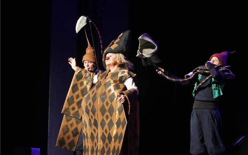Die Clownin und der Tod Die berühmte Schweizer Clownin Gardi Hutter gastierte zusammen mit ihren Kindern und ihrem Schwiegersohn in der Herrenberger Stadthalle GB-Foto: Bäuerle