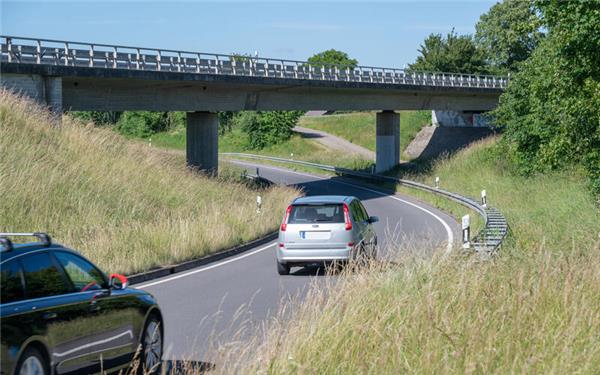 Die bisherige Brücke über der K1052 zwischen Ergenzingen und Bondorf muss bis 2030 weichen. GB-Foto: Vecsey