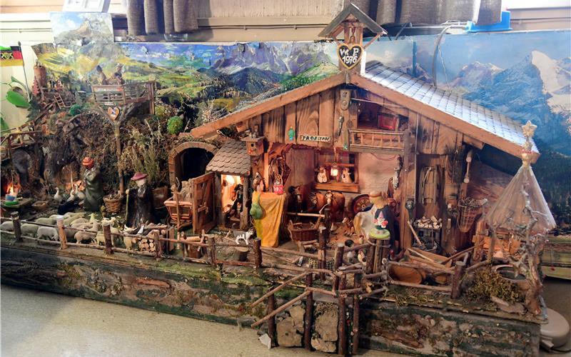 Die ganze Bandbreite der Krippenvielfalt gibt es in der Ausstellung zu sehen. GB-Foto: Holom