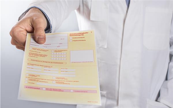 Die gelben und rosaroten Zettel vom Doktor sind größtenteils Vergangenheit. GB-Foto: mpix-foto – stock.adobe.com