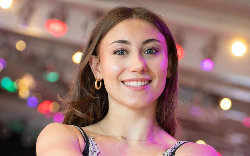 Die junge Tänzerin Mailin Faix, die inzwischen an der Tanzschule Grasy in Nebringen selbst unterrichtet, hat DJBobo dieses Jahr auf mehreren Konzerten seiner Tour als Backstage-Tänzerin begleitet. GB-Foto: Vecsey
