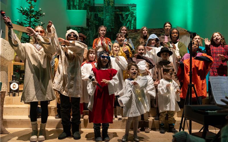 Die jungen Mitwirkenden beim Krippenspiel in der St.-Antonius-Kirche. GB-Foto: gb
