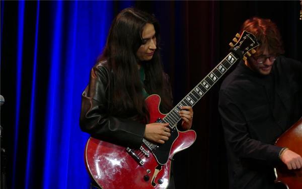 Die kolumbianische Jazzgitarristin Natalia Rose hat vergangenes Jahr ihren Abschluss an der Stuttgarter Musikhochschule absolviert. GB-Foto: gb