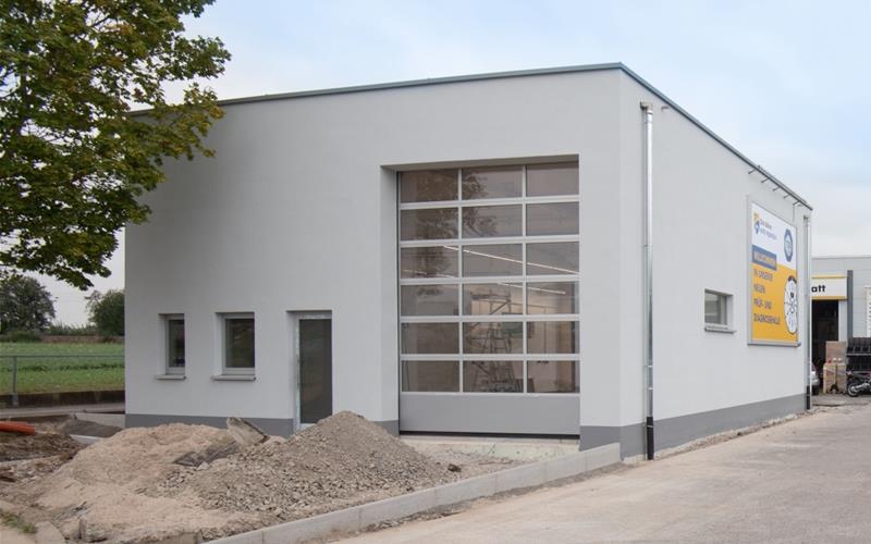 Die neue Prüf- und Diagnosehalle von Dirk Böhm GB-Foto: Vecsey