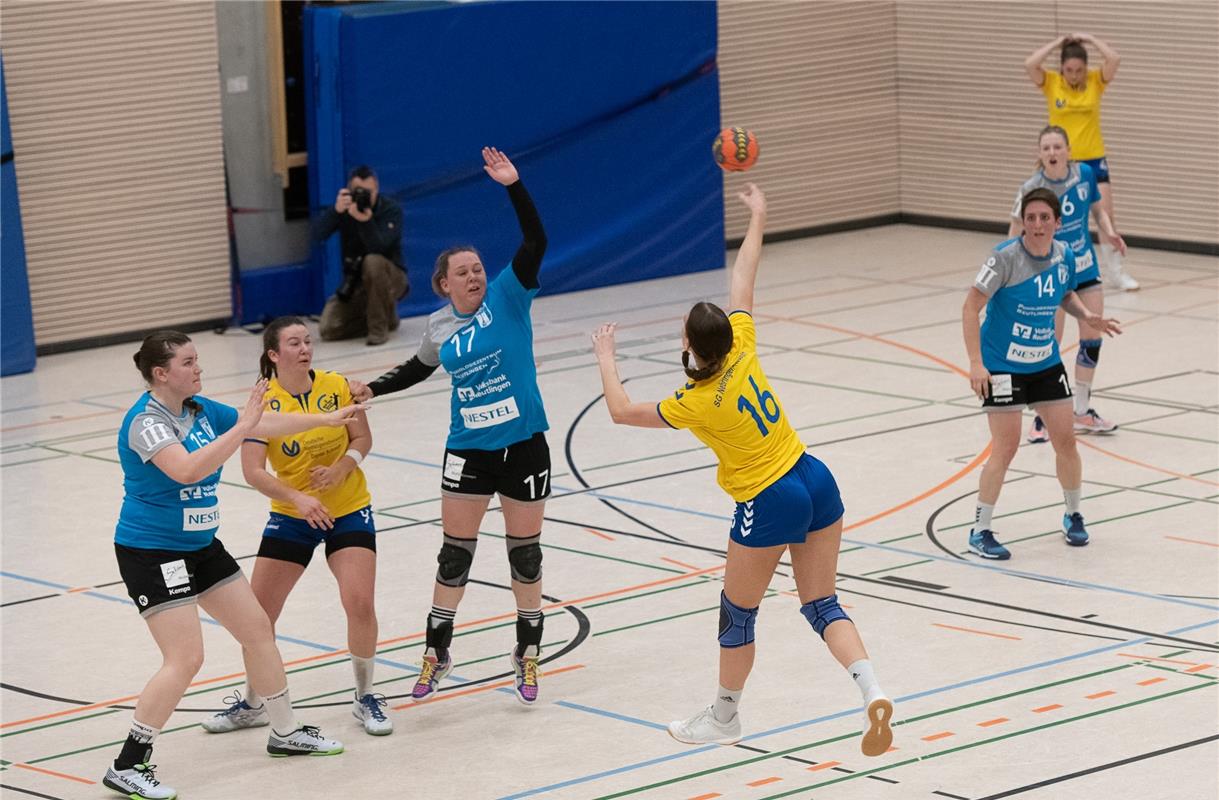 Die neue Sporthalle in Ammerbuch Entringen -   Handball Frauen SG Nebringen Reus...