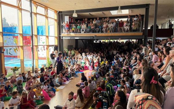 Die neuen Erstklässler des laufenden Schuljahres wurden begrüßt. GB-Foto: gb