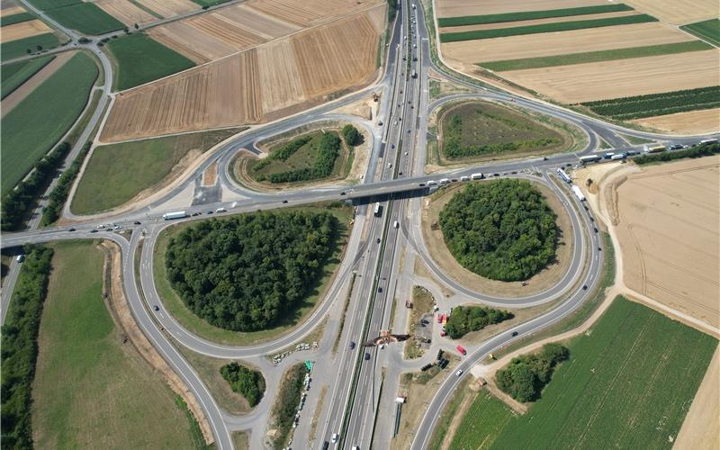 Die neuen „Kleeblatt-Ohren“ bei Bondorf gehen in Betrieb Die neuen „Kleeblatt-Ohren“ bei Bondorf gehen in Betrieb