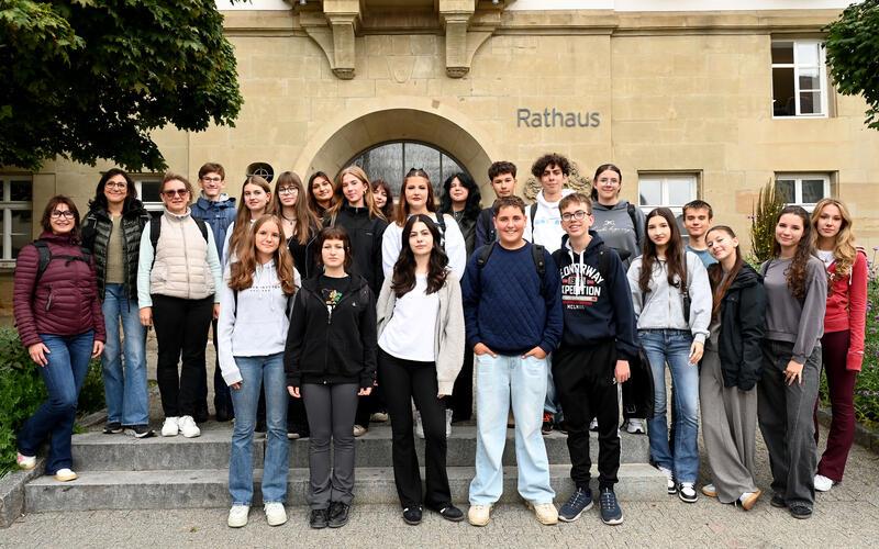 Die rumänische Schülergruppe aus Brasov (Kronstadt) in Rumänien wurde am Montag im Rathaus empfangen. GB-Foto: Holom