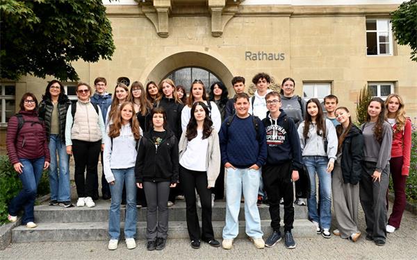 Die rumänische Schülergruppe aus Brasov (Kronstadt) in Rumänien wurde am Montag im Rathaus empfangen. GB-Foto: Holom