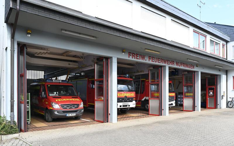 Die technische Ausstattung des bisherigen, 18 Jahre alten Fahrzeugs (links) ist nicht mehr zeitgemäß. GB-Foto: Holom