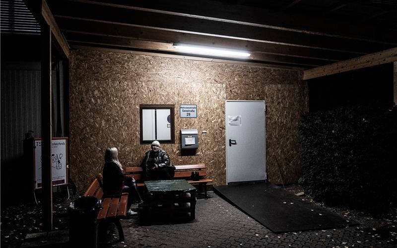Die ukrainischen Flüchtlinge ziehen bis Januar aus der Mehrzweckhalle in eine Containeranlage um. Die Halle soll danach dem Landkreis zur Unterbringung von dessen Geflüchteten vermietet werden. GB-Foto: Schmidt