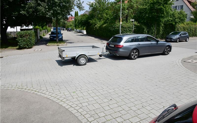 „Durchgängige Befahrbarkeit“ wird aufgehoben Diese Passage durch das Wohngebiet – auf der Goethestraße über die Alzentalstraße hinweg – möchte die Verwaltung in beide Richtungen unterbinden, um den Durchgangsverkehr zu reduzieren GB-Foto: Holom