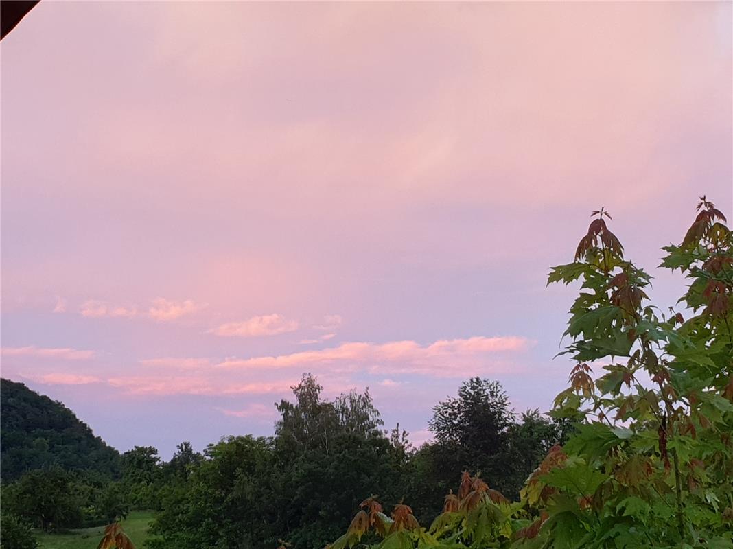 Diese schöne Abendstimmung in Kayh nach dem großen Regen hat Ulrike Hätinger fes...