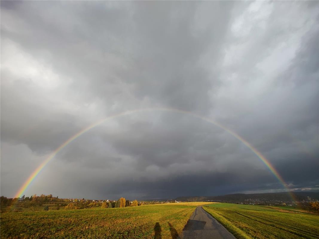 Diesen Regenbogen zwischen Kuppingen und Herrenberg erspähte Eva Althoff-Nüßle.